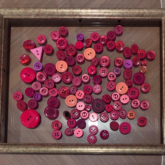 Vintage Sewing / Crafting Buttons, for clothing, jewelry, or crafts. Total: 102 - Picture 1 of 16